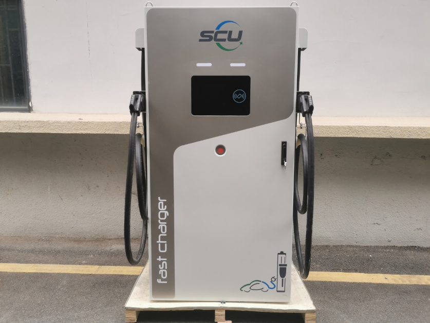 480-kW-DC-Schnelllader-mit-zwei-CCS-Ladepunkten-mit-Payment-Terminal-Option