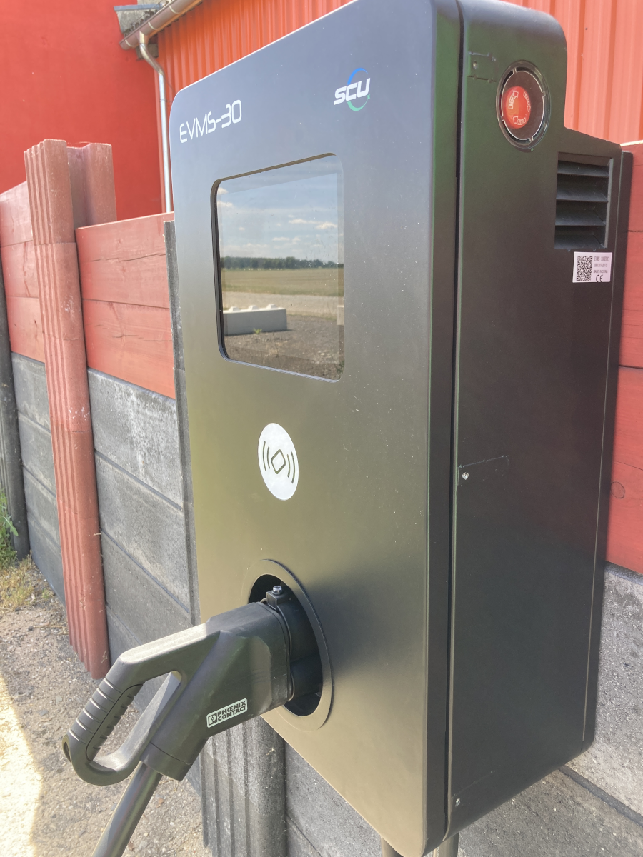 30-kW-DC-Schnelllader-mit-einer-CCS-Ladesaeule